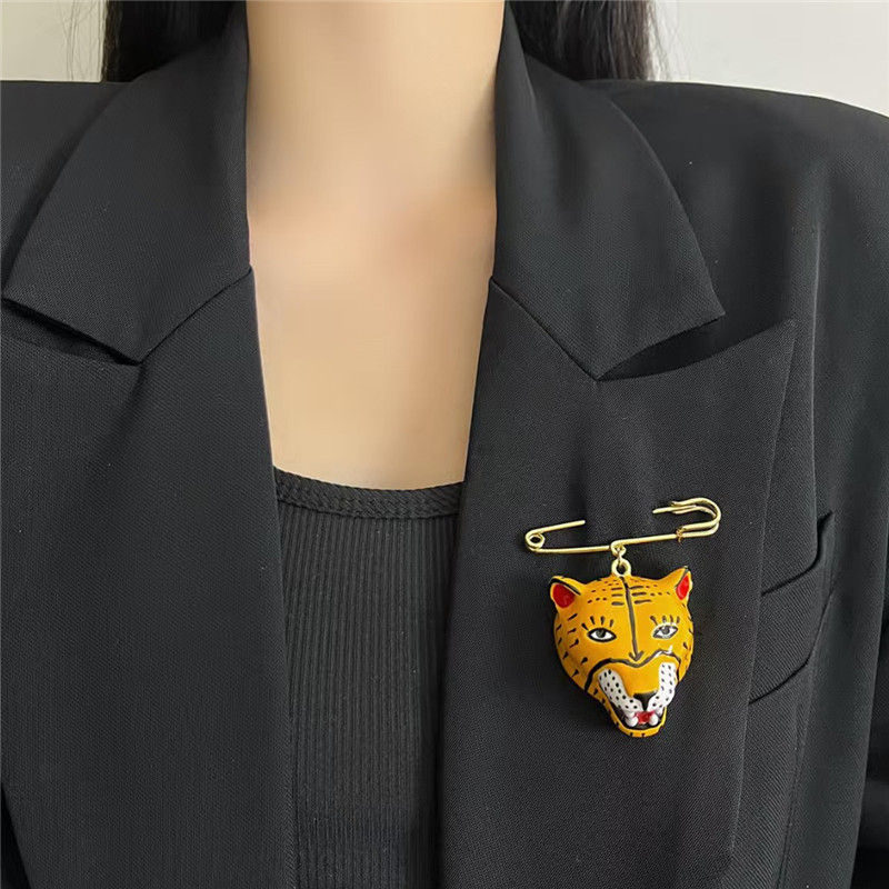 Pin Bros Harimau Enamel Elegan - Women Formal Wear Western ulasan dan harga